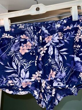 American Eagle Outfitters Floral Knit Elastic Waist Women's Shorts - Navy Pink